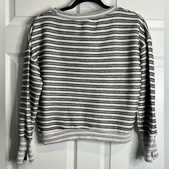 Jessica Simpson women’s striped sweater - Size medium - Gray/White/Black - Picture 2 of 7